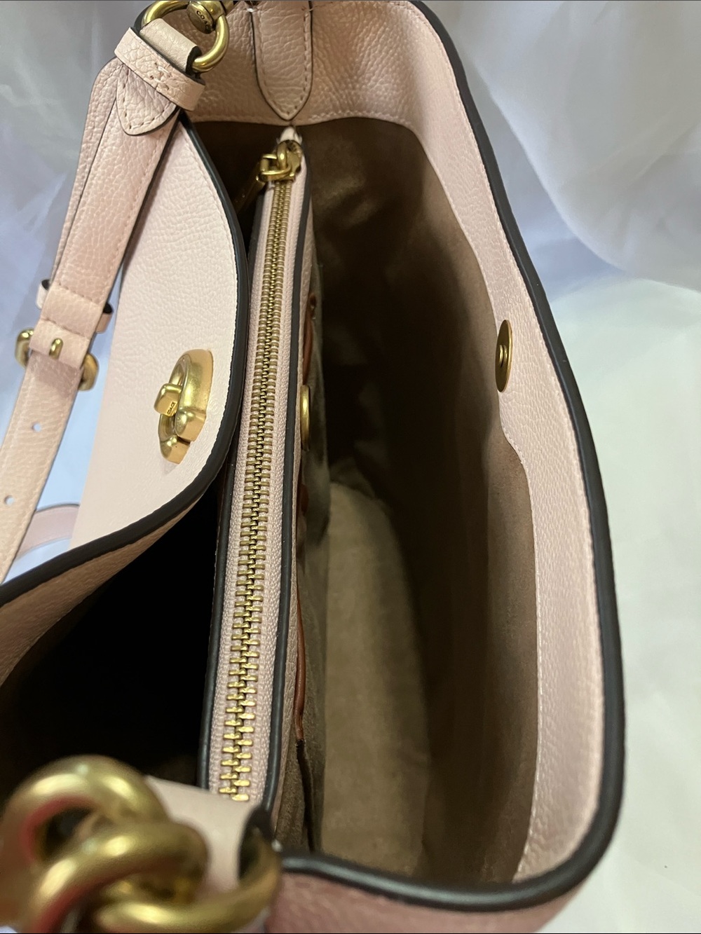 Willow Soft Bucket Bag - Picture 15 of 16